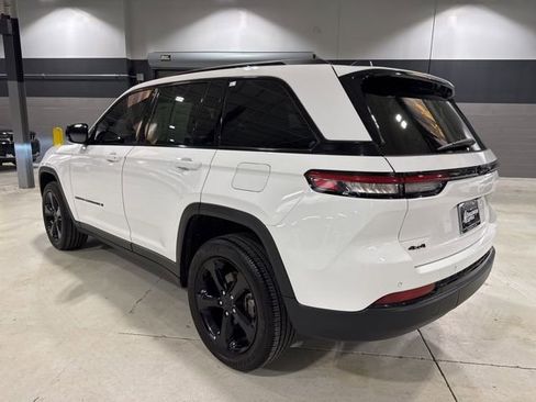 Used 2023 Jeep Grand Cherokee Altitude image 20