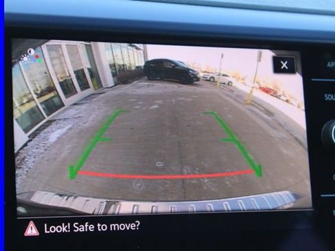 Used 2024 Volkswagen Taos SE image 38