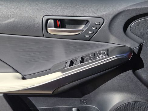 Used 2023 Lexus IS 500 image 34