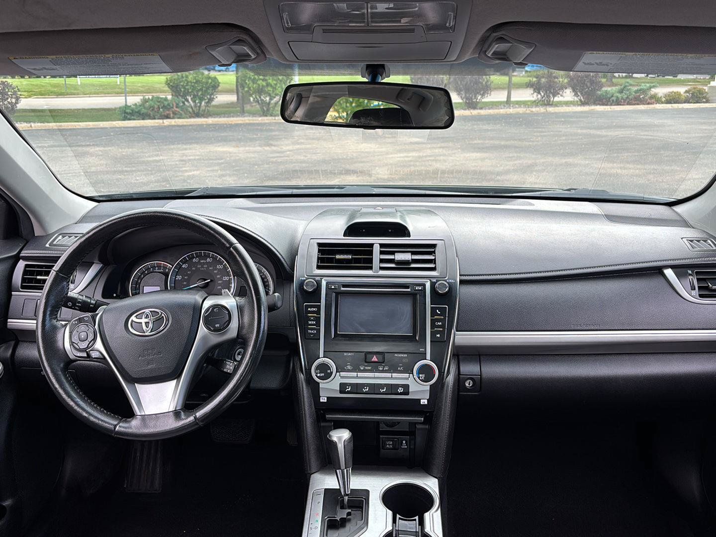 Used 2012 Toyota Camry SE FWD image 19