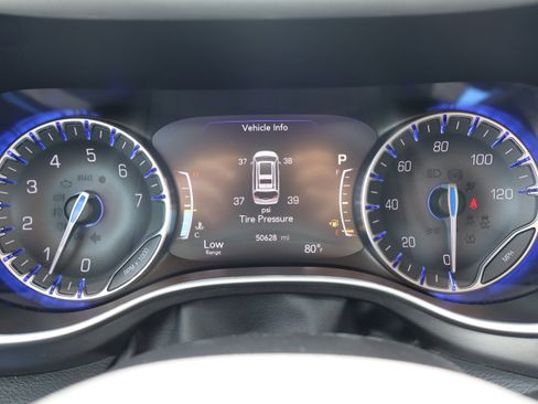 Used 2024 Chrysler Pacifica Touring-L FWD image 31