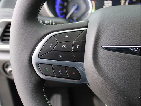 New 2026 Chrysler Pacifica Select image 16