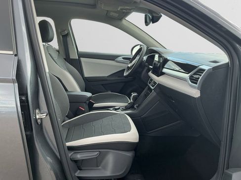 New 2025 Volkswagen Taos SE image 14