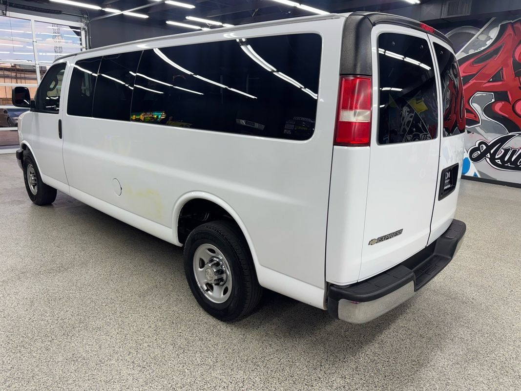 Used 2017 Chevrolet Express 3500 LT w/ LT Preferred Equipment Group RWD image 3
