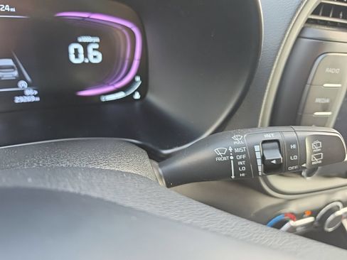 Used 2025 Kia Soul LX w/ LX Technology Package FWD image 26
