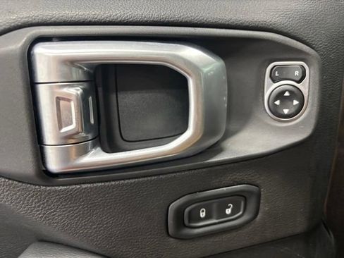 Used 2020 Jeep Wrangler Unlimited Rubicon AWD/4WD image 6
