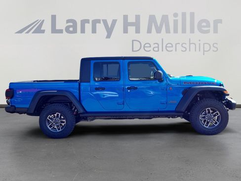 New 2025 Jeep Gladiator Mojave w/ Convenience Group image 7