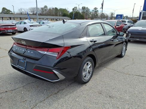 New 2026 Hyundai Elantra SE image 3