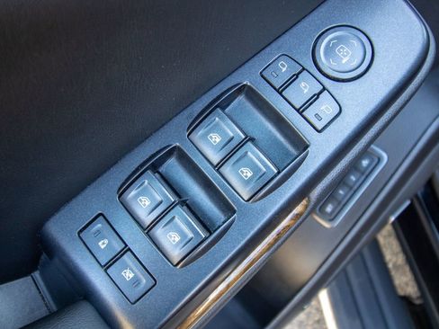 Used 2015 GMC Yukon Denali w/ Premium Package image 11