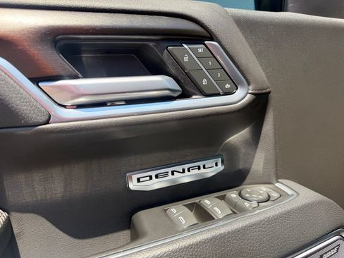 Used 2025 GMC Sierra 1500 Denali AWD/4WD image 23