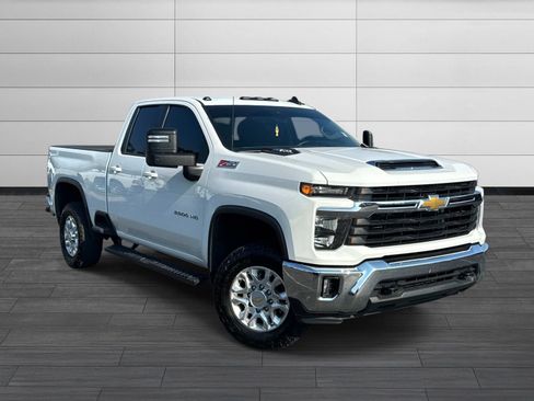 Used 2024 Chevrolet Silverado 2500 LT AWD/4WD image 2