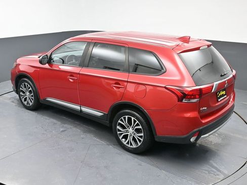 Used 2018 Mitsubishi Outlander ES image 44