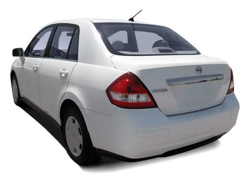 Used 2008 Nissan Versa 1.8 S FWD image 2