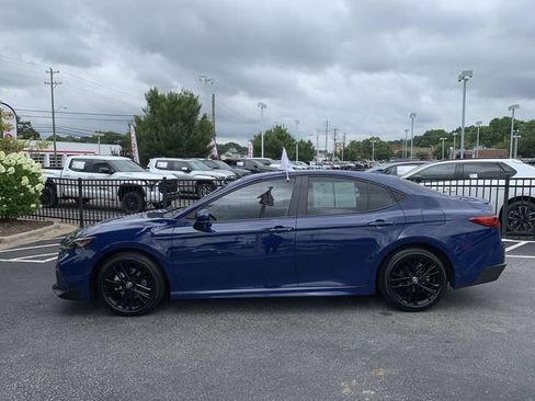 Used 2025 Toyota Camry SE FWD image 5