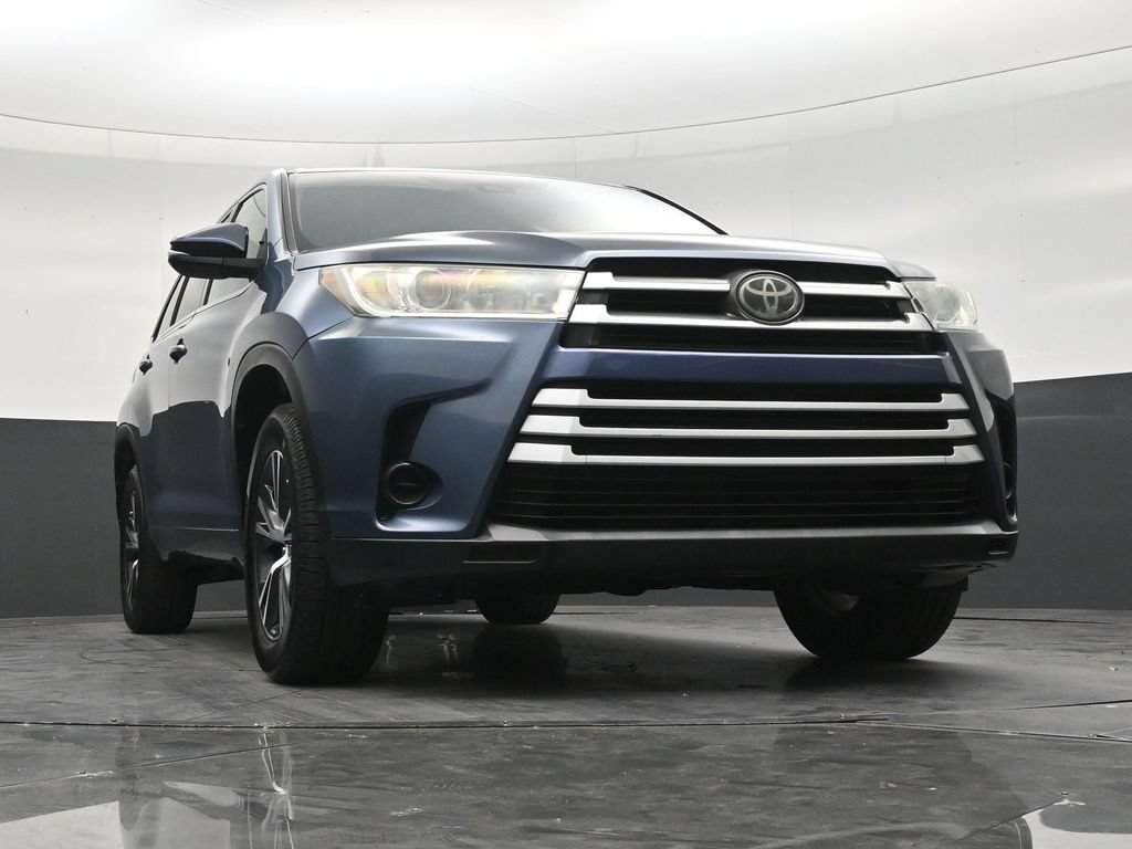 Used 2018 Toyota Highlander LE FWD image 26