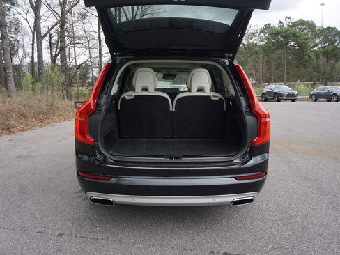 Used 2017 Volvo XC90 T6 Momentum w/ Vision Package image 16
