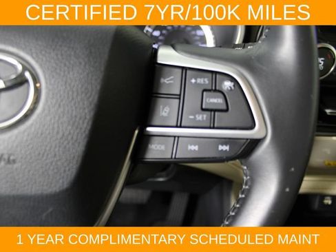 Used 2024 Toyota Highlander XLE AWD/4WD image 22