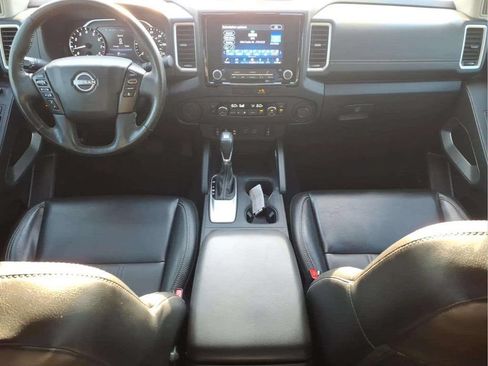 Used 2022 Nissan Frontier SV w/ SV Premium Package RWD image 9