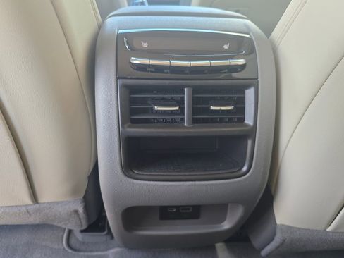 Used 2022 Cadillac XT5 Premium Luxury w/ Technology Package FWD image 18