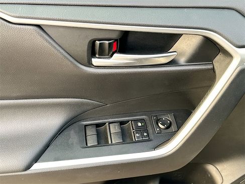 Used 2021 Toyota RAV4 XLE w/ Convenience Package image 21