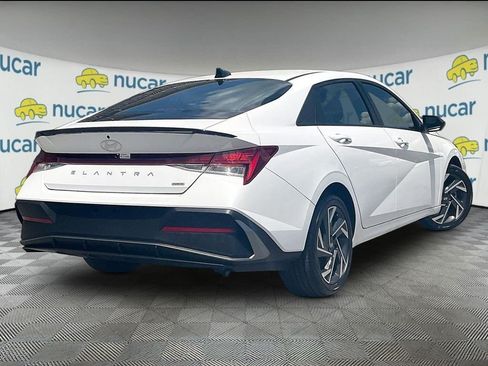 Certified 2025 Hyundai Elantra SEL FWD image 6