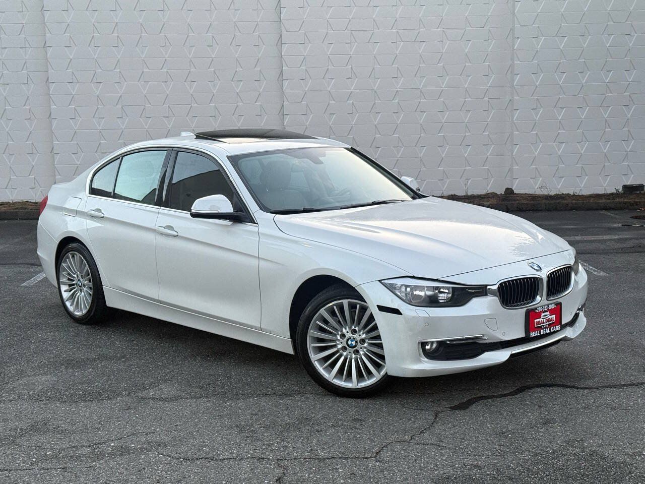 Used 2014 BMW 328d xDrive Sedan AWD/4WD image 3