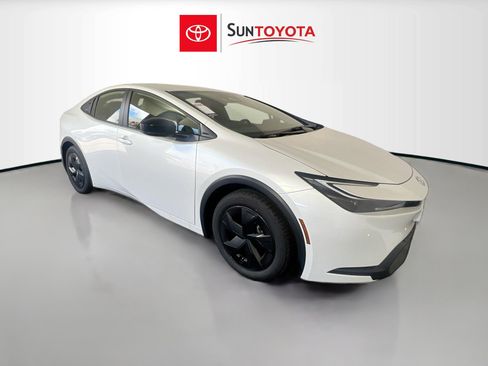 Used 2025 Toyota Prius LE FWD image 1