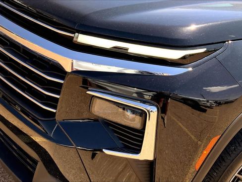Used 2025 Chevrolet Traverse LT AWD/4WD image 28