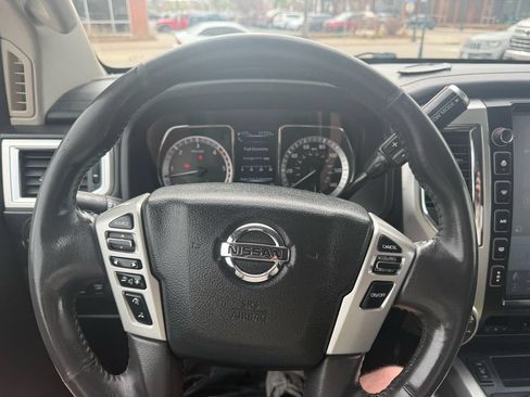Used 2017 Nissan Titan SV AWD/4WD image 15
