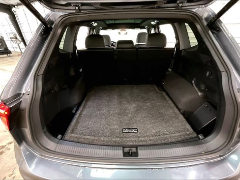 Used 2022 Volkswagen Tiguan SE R-Line image 30