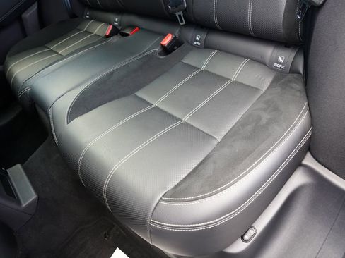 Used 2020 Land Rover Range Rover Velar R-Dynamic S image 20