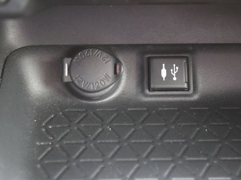 Used 2019 Toyota RAV4 XLE FWD image 37