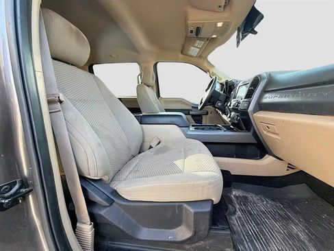 Used 2019 Ford F250 XLT w/ XLT Premium Package AWD/4WD image 28