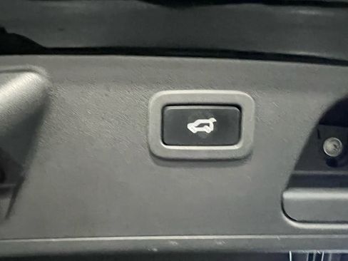 Used 2018 Jaguar E-PACE S image 26