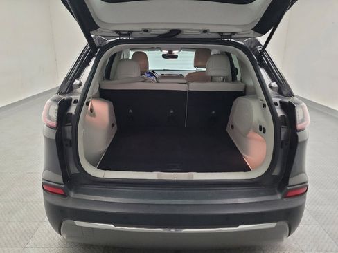 Used 2020 Jeep Cherokee Limited FWD image 29