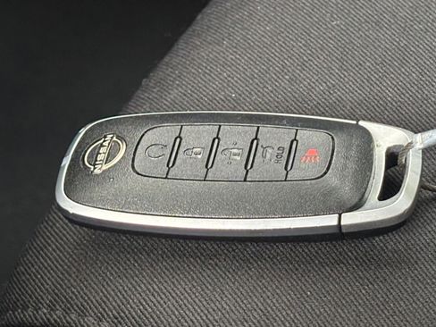 Used 2025 Nissan Pathfinder SV FWD image 21