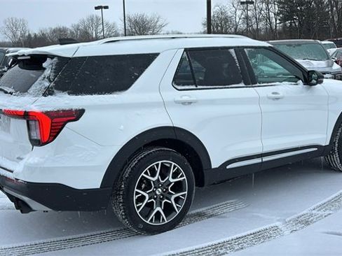 Used 2025 Ford Explorer Platinum w/ Ultimate Package image 29