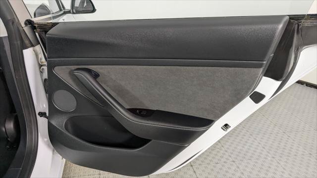 Used 2022 Tesla Model 3 Standard Range RWD image 18