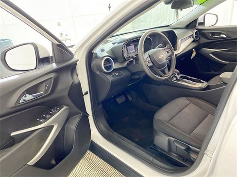 Used 2024 Chevrolet Trax LS w/ LS Convenience Package image 27