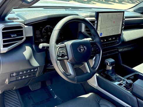 Used 2025 Toyota Tundra Limited AWD/4WD image 17