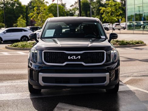 Used 2023 Kia Telluride LX AWD/4WD image 2