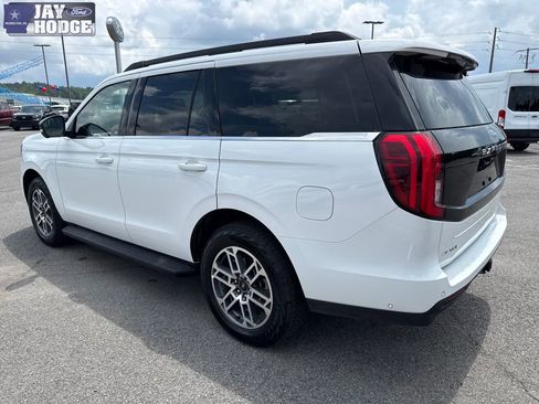 Used 2025 Ford Expedition Active AWD/4WD image 5