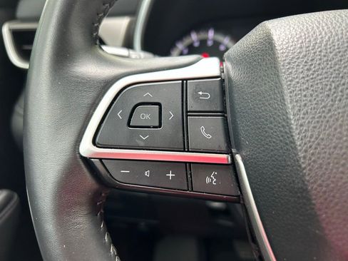 Used 2024 Toyota Highlander XLE FWD image 21