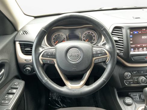 Used 2015 Jeep Cherokee Latitude w/ Cold Weather Group AWD/4WD image 12