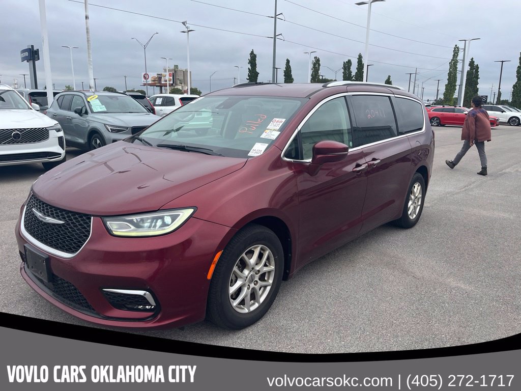 Used 2021 Chrysler Pacifica Touring-L FWD image 1