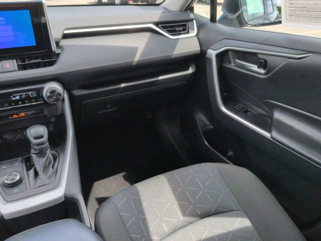 Certified 2025 Toyota RAV4 XLE AWD/4WD image 17