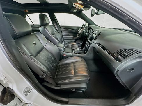 Used 2022 Chrysler 300 S image 32