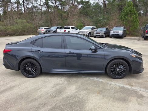 Used 2025 Toyota Camry SE image 7