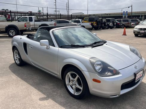 Used 2002 Toyota MR2 image 94