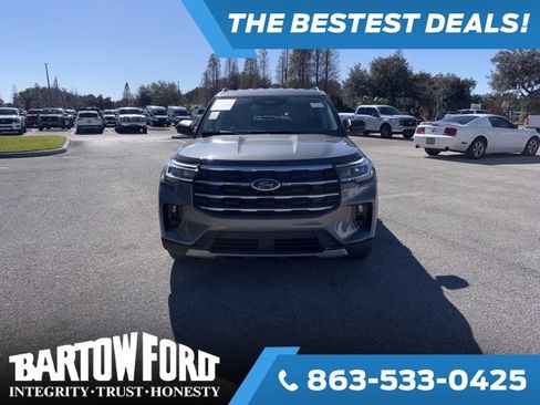 Used 2025 Ford Explorer Active w/ Active Comfort Package image 2